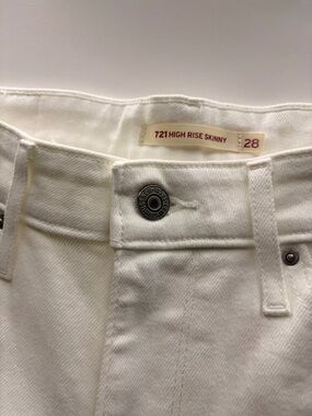 Levi's 721 High Rise Skinny White Jeans